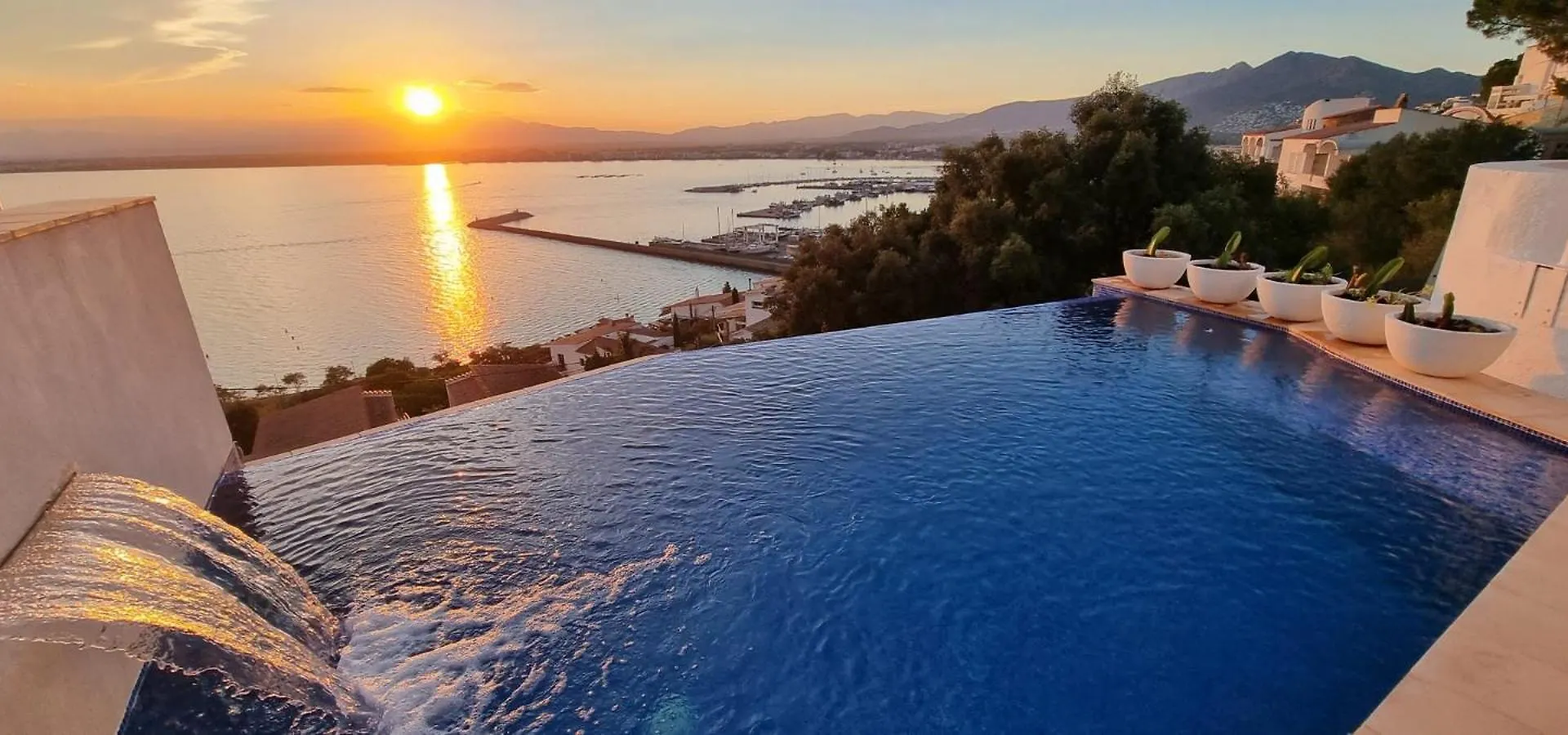 Agi Castell Mar Apartment Roses Spain